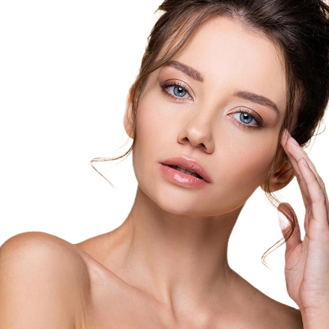 Mujer bella joven por mirada de seguridad, tocándose ligeramente la cabeza