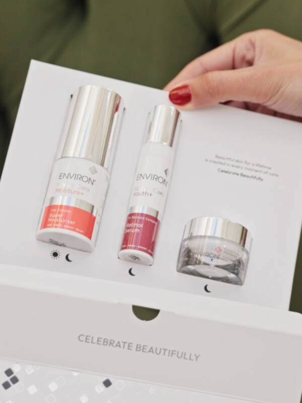 Super Moisturiser 15 ml, Retinol Serum 10 ml e Hydrating Oil Capsules incluidos en el estuche Hydration Edit de ENVIRON.